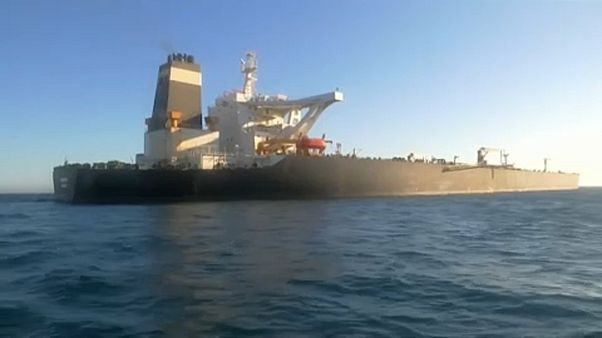 Petroleiro iraniano ruma à Grécia Petroleiro iraniano ruma à Grécia