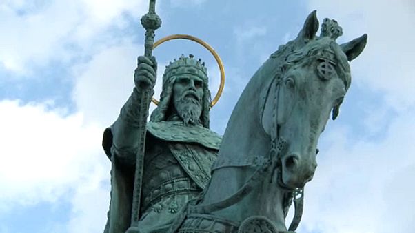 Évszázadok óta ünnepeljük augusztus 20-át Évszázadok óta ünnepeljük augusztus 20-át