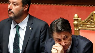 Conte renuncia e acusa Salvini