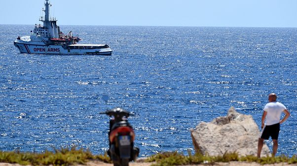 Újabb csónak borult fel a Földközi-tengeren, akár százan is odaveszhettek Újabb csónak borult fel a Földközi-tengeren, akár százan is odaveszhettek