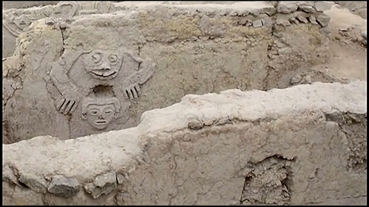 Une fresque de 3 800 ans découverte au Pérou