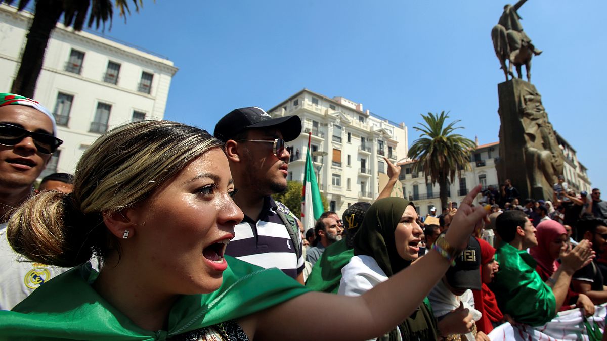 متظاهرون جزائريون في العاصمة 
