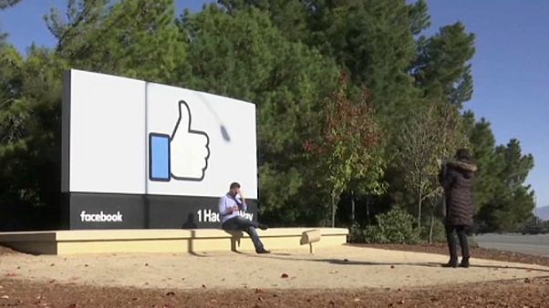 Facebook ha presentato una nuova funzione per gestire la privacy Facebook ha presentato una nuova funzione per gestire la privacy