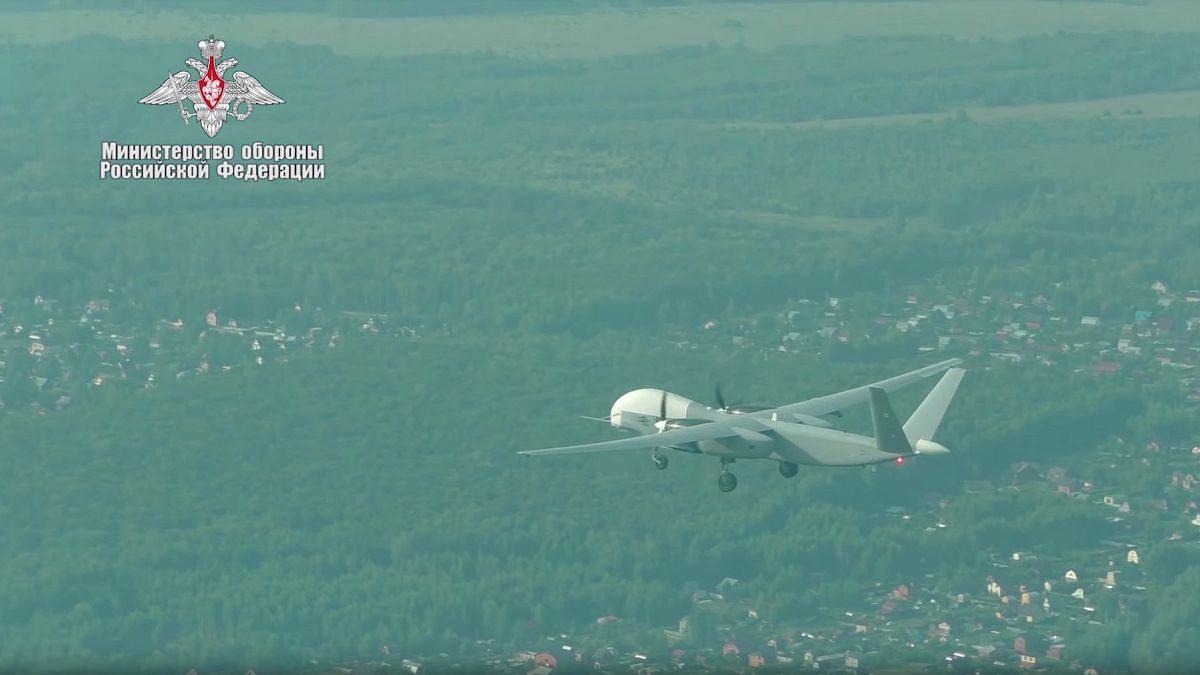 صورة للطائرة المسيرة "أتليوس - يو" خلال عملية التحليق الأولى (وزارة الدفاع الروسية) 