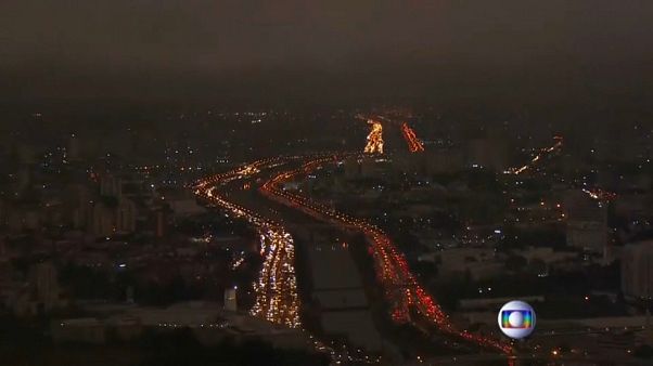 El humo de los incendios del Amazonas oscurece el cielo de Sao Paulo en plena tarde El humo de los incendios del Amazonas oscurece el cielo de Sao Paulo en plena tarde
