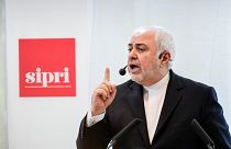 ظريف خلال المؤتمر الصحافي اليوم