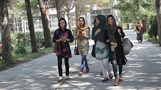 آیا جریانات سیاسی افغانستان از زن ستیزی در فضای سایبری نفع می برند؟