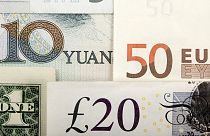 کاهش قیمت دلار و سکه؛ یورو ۲۰۰ تومان گران‌تر از نرخ جهانی به فروش رفت