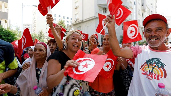 تونس مهد "الربيع العربي" أمام امتحان نحو الديمقراطية تونس مهد "الربيع العربي" أمام امتحان نحو الديمقراطية