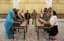 رئيس الوزراء السوداني الجديد عبد الله حمدوك يتعهد بتحقيق السلام