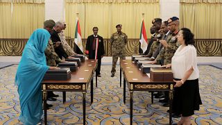 رئيس الوزراء السوداني الجديد عبد الله حمدوك يتعهد بتحقيق السلام