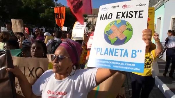 "Non esiste un Pianeta B". (Proteste a Salvador de Bahia, 21.8.2019). "Non esiste un Pianeta B". (Proteste a Salvador de Bahia, 21.8.2019).