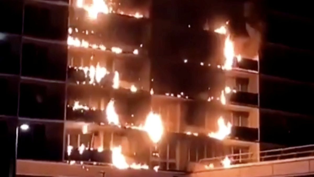 Hochhaus steht in Flammen: Tödlicher Brand bei Paris