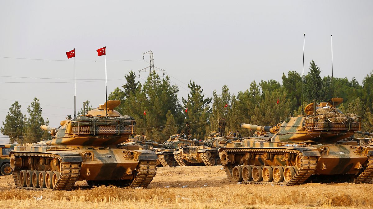 دبابات تركية بالقرب من الحدود السورية