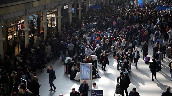 Brexit'in etkisiyle İngiltere'de göçmen sayısı 2013'ten bu yana en düşük seviyesinde Brexit'in etkisiyle İngiltere'de göçmen sayısı 2013'ten bu yana en düşük seviyesinde
