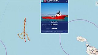 Ocean Viking: Gestrandetes Migranten-Rettungsschiff segelt ein Herz, um Bewusstsein zu schärfen