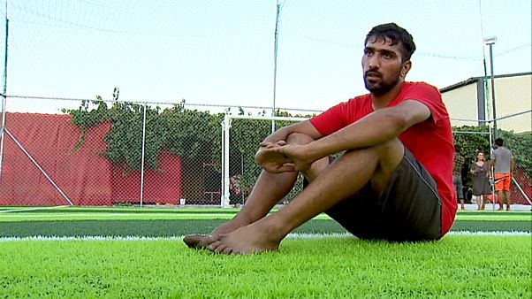 De internacional afegão a refugiado na Grécia De internacional afegão a refugiado na Grécia