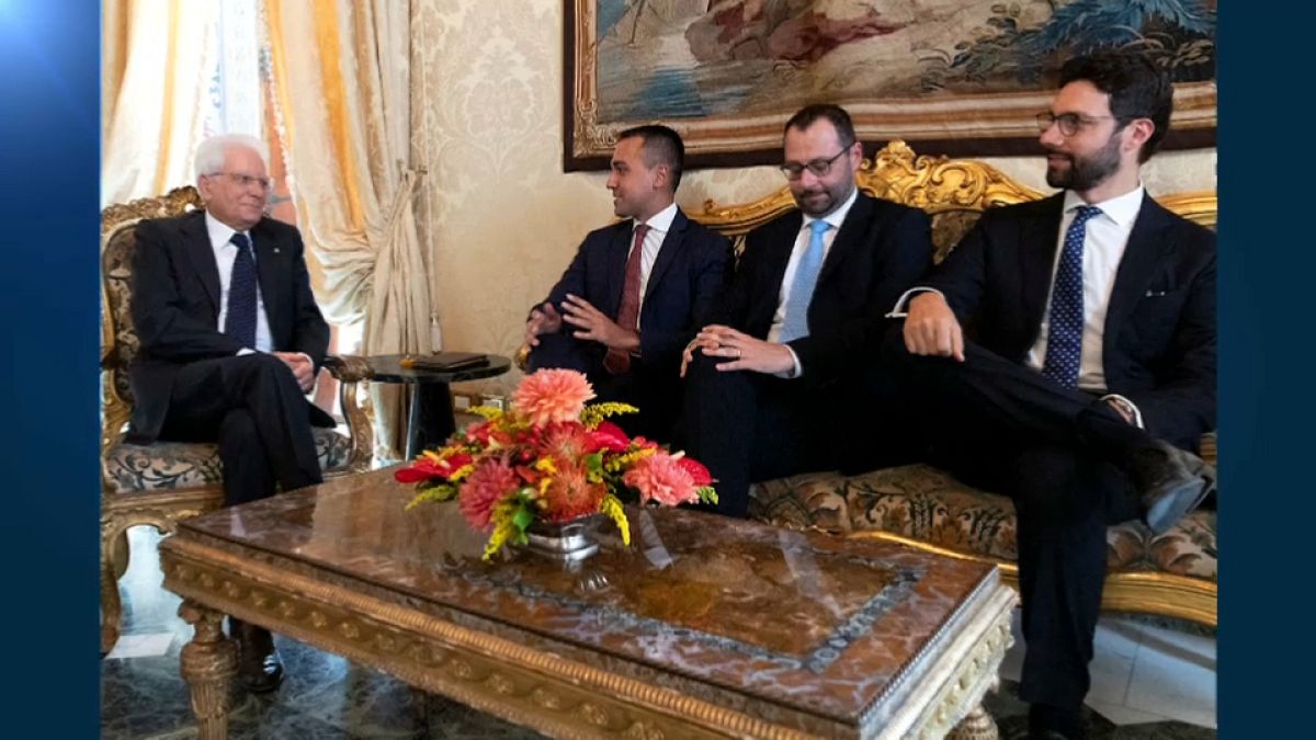 Mattarella permite a los partidos negociar un Gobierno en Italia hasta el martes