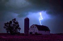 Dağ yürüyüşüne çıkan turistlere yıldırım isabet etti: 5 ölü, 100 yaralı