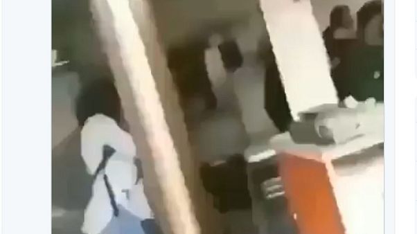 Emine Bulut eski eşi tarafından kızının önünde boğazı kesilerek öldürüldü Emine Bulut eski eşi tarafından kızının önünde boğazı kesilerek öldürüldü