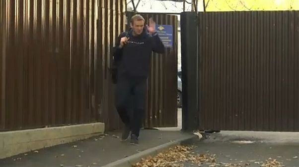 Kiengedték Navalnijt a börtönből Kiengedték Navalnijt a börtönből