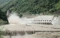 Наводнение в Китае: спасатели идут на помощь