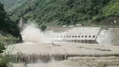 Aşırı yağışlara teslim olan Çin'de kurtarma operasyonları sürüyor
