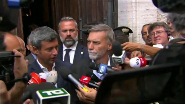 Crisi: Pd-M5s, prove d'intesa in un campo minato Crisi: Pd-M5s, prove d'intesa in un campo minato