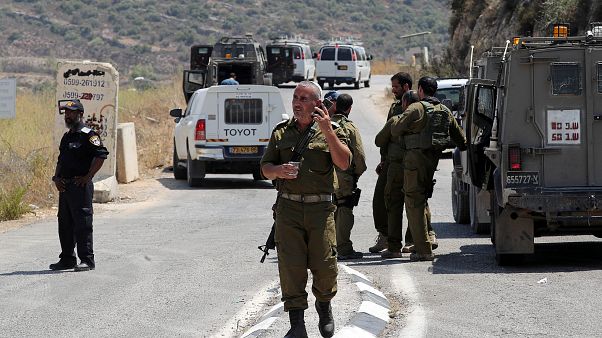 Attentato in Cisgiordania: morta giovane israeliana. Caccia all'attentatore Attentato in Cisgiordania: morta giovane israeliana. Caccia all'attentatore