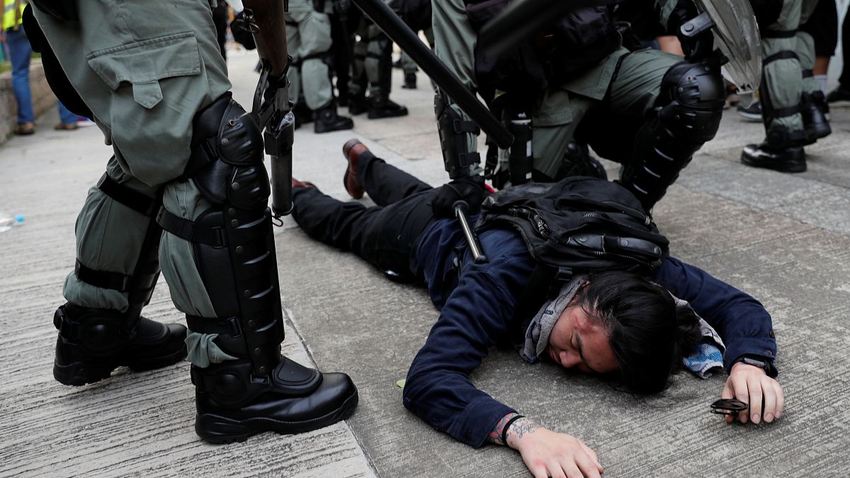 Hongkong: Polizei schlägt Demo gewaltsam nieder