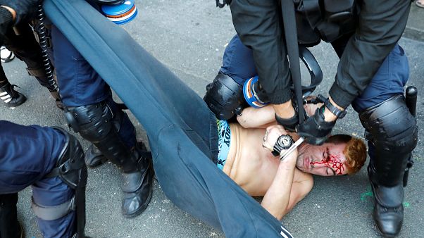 G7 Zirvesi protestolarına polis müdahalesi: En az 68 gözaltı G7 Zirvesi protestolarına polis müdahalesi: En az 68 gözaltı