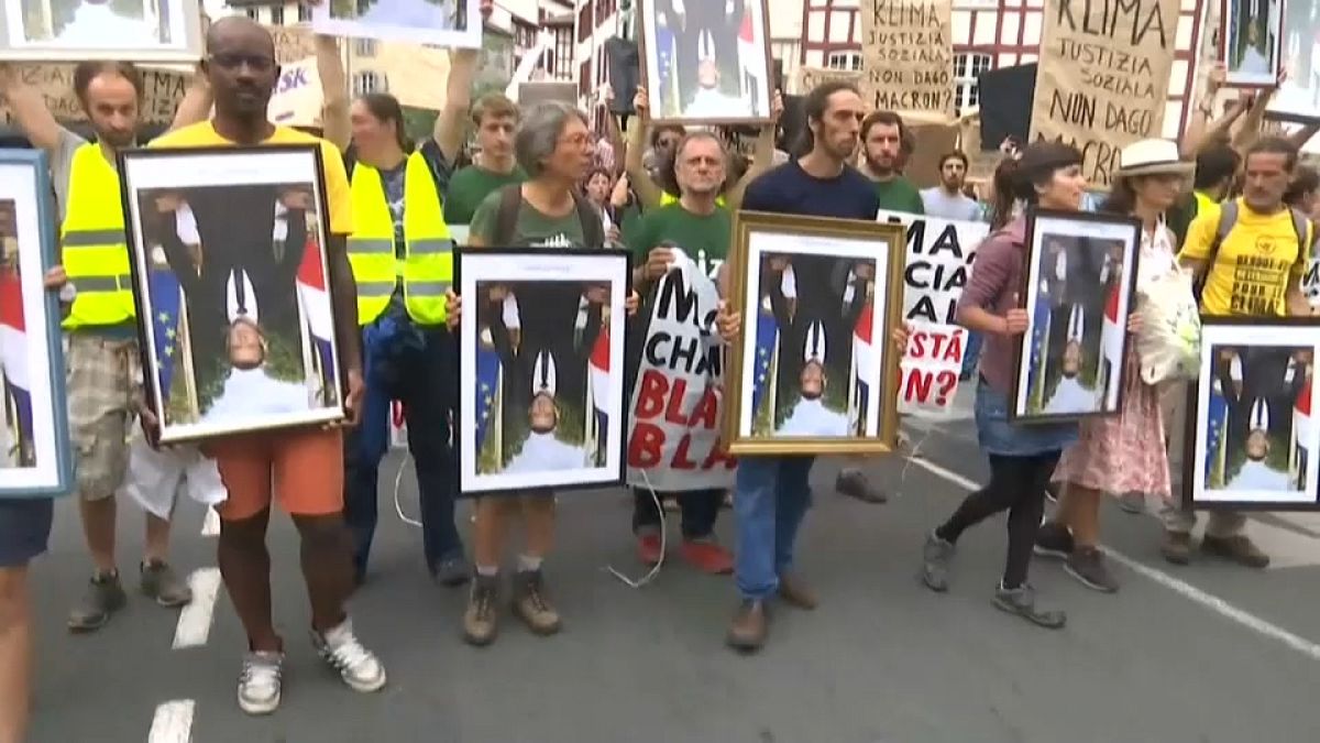G7-Proteste: Macron steht kopf