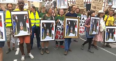 Una “marcha de retratos” contra el G7 | Euronews