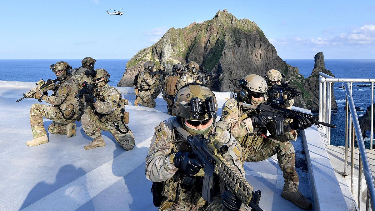Güney Kore'den ihtilaflı adalarda askeri tatbikat