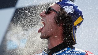 Rins vence por 13 milésimas a Marc Márquez en el Gran Premio de Gran Bretaña de MotoGP