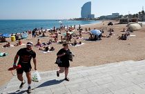 Desalojan una playa de Barcelona tras el hallazgo de un artefacto explosivo en el agua