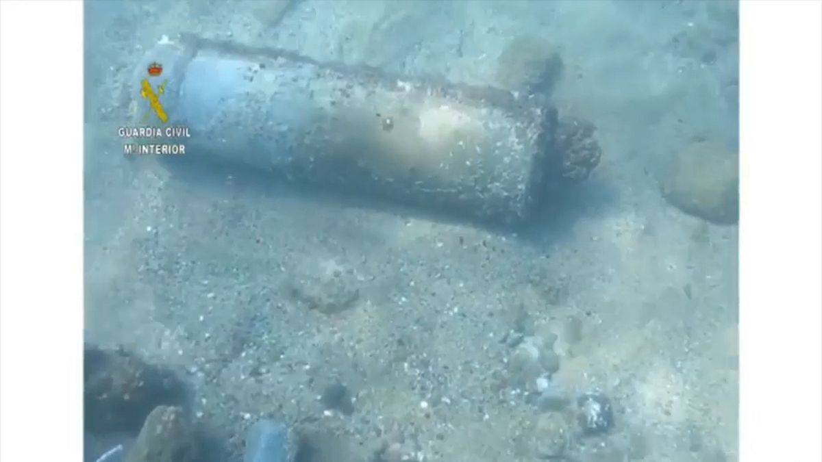 La bomba, que mide 1,10 metros de largo y 80 centímetros de diámetro, podría contener 70 kilos de trilita