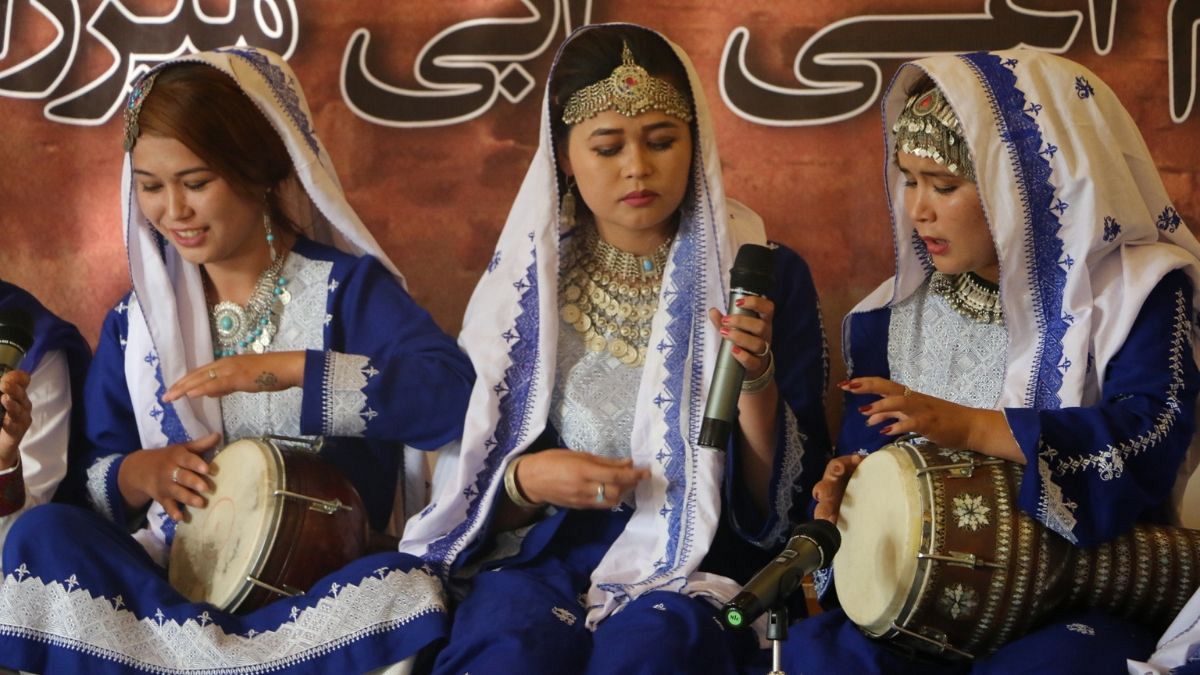 رونمایی از نماد زنانه موسیقی در سومین جشنواره دمبوره بامیان