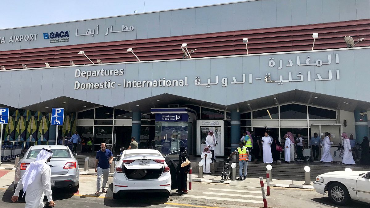 منظر عام لمدخل مطار أبها السعودية