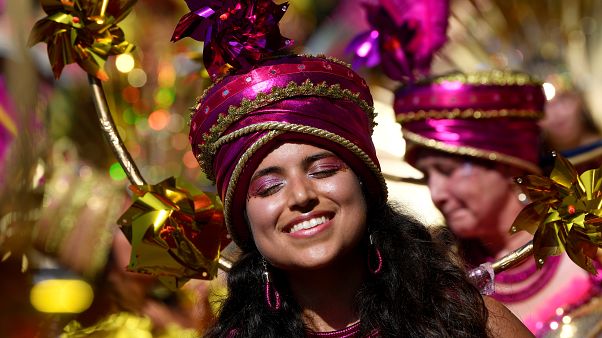 Hohe Zahl an Gewaltdelikten: Polizei verschärft Kontrollen beim Notting-Hill-Karneval Hohe Zahl an Gewaltdelikten: Polizei verschärft Kontrollen beim Notting-Hill-Karneval