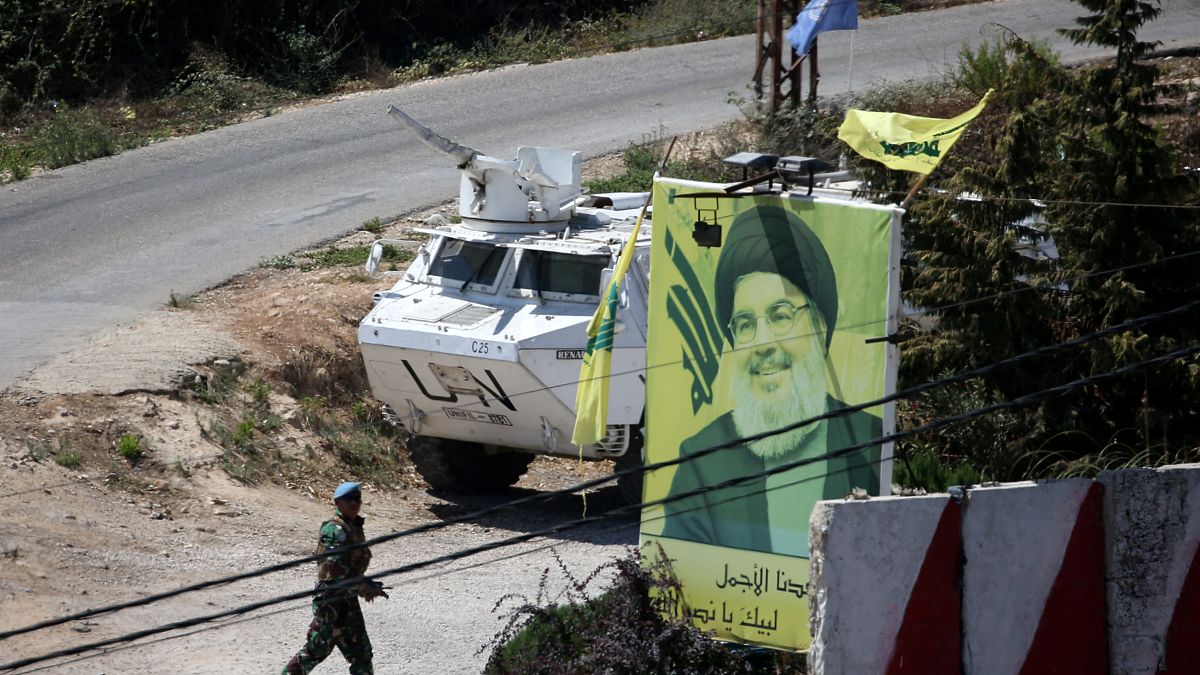 مصدران: حزب الله يجهز "لضربة مدروسة" ضد اسرائيل رداً على الطائرات المسيرة في بيروت
