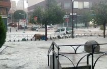 Una enorme tormenta de lluvia y granizo causa estragos en Madrid