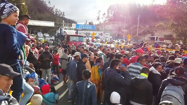 Venezuelanos protestam contra o fecho da fronteira do Equador Venezuelanos protestam contra o fecho da fronteira do Equador