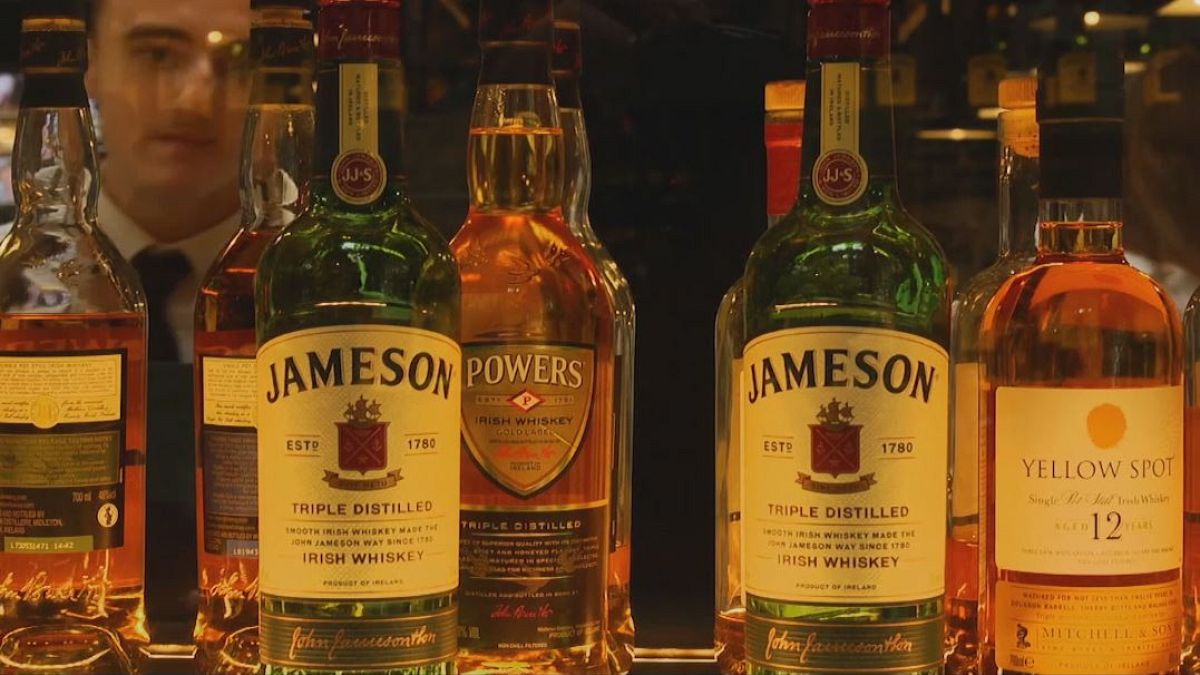Il whiskey irlandese raddoppia le vendite nel mondo grazie ai cocktail dei millennial