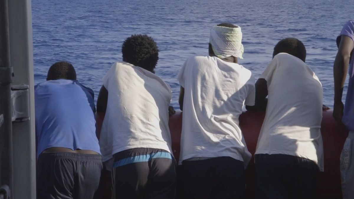 مهاجرين تم إنقاذهم في البحر الأبيض المتوسط- أرشيف رويترز