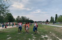 Turisták szedik a szemetet Berlin parkjaiban