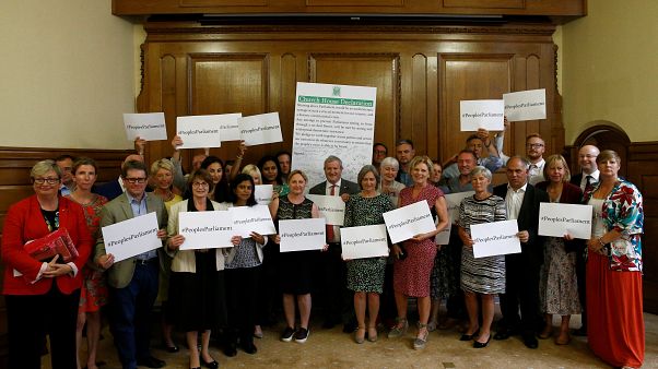 Uniti contro la Brexit Uniti contro la Brexit