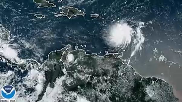Tempestade "Dorian" deixa Porto Rico em estado de emergência Tempestade "Dorian" deixa Porto Rico em estado de emergência