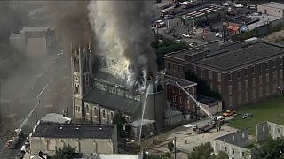حريق يدمر كنيسة معبد طريق الإنجيل العظيم بفيلادلفيا