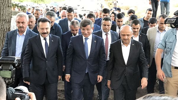 Ahmet Davutoğlu hakkında 'Anayasayı ihlal'den suç duyurusu Ahmet Davutoğlu hakkında 'Anayasayı ihlal'den suç duyurusu